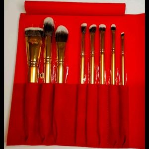 Luxie Makeup Brush Set w/ Red Carrying case